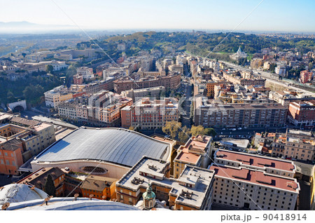 イタリア ローマ 世界遺産 ヴァチカン市国 サン・ピエトロ大聖堂 クーポラ・テラスから教皇謁見ホール イタリア ローマ 世界遺産 ヴァチカン市国 サン・ピエトロ大聖堂 クーポラ・テラスから教皇謁見ホール 90418914