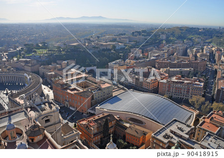 イタリア ローマ 世界遺産 ヴァチカン市国 サン・ピエトロ大聖堂 クーポラ・テラスから教皇謁見ホール イタリア ローマ 世界遺産 ヴァチカン市国 サン・ピエトロ大聖堂 クーポラ・テラスから教皇謁見ホール 90418915