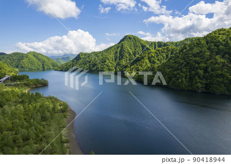 初夏のさっぽろ湖(空撮) 初夏のさっぽろ湖(空撮) 90418944