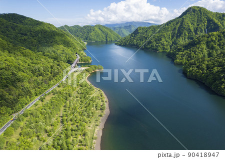初夏のさっぽろ湖（空撮） 90418947