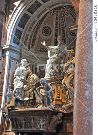 イタリア ローマ 世界遺産 ヴァチカン市国 サン・ピエトロ大聖堂 内陣 モニュメント イタリア ローマ 世界遺産 ヴァチカン市国 サン・ピエトロ大聖堂 内陣 モニュメント 90420310