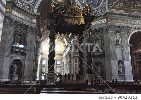 イタリア ローマ 世界遺産 ヴァチカン市国 サン・ピエトロ大聖堂 内陣 身廊 ベルニーニの大天蓋 イタリア ローマ 世界遺産 ヴァチカン市国 サン・ピエトロ大聖堂 内陣 身廊 ベルニーニの大天蓋 90420313
