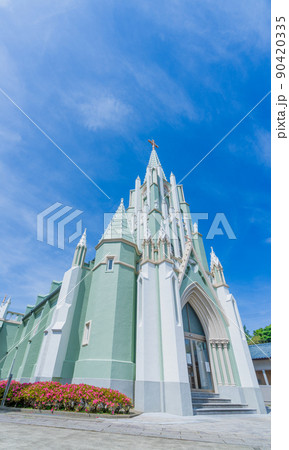 《長崎県》晴天の平戸ザビエル記念教会　平戸市 90420335