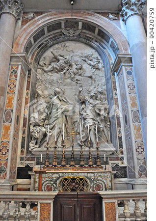 イタリア　ローマ　世界遺産　ヴァチカン市国　サン・ピエトロ大聖堂　内陣　教皇レオ1世の祭壇 90420759