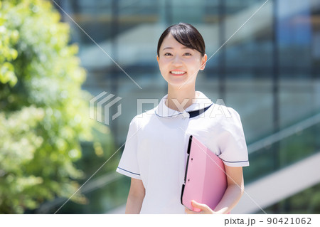 医療　女性看護師のポートレート　撮影協力「LINK FOREST」 90421062