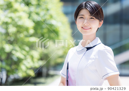 医療　女性看護師のポートレート　撮影協力「LINK FOREST」 90421329