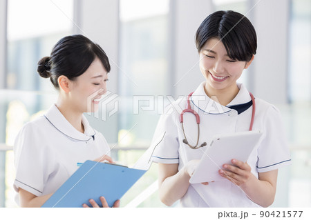 医療　女性看護師のポートレート　撮影協力「LINK FOREST」 90421577