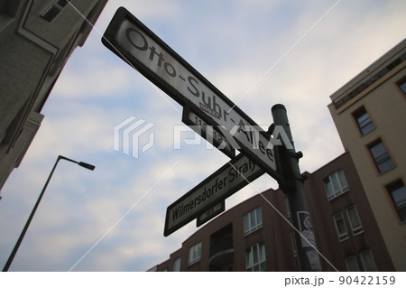 ドイツのベルリンで撮影した道路標識 ドイツのベルリンで撮影した道路標識 90422159