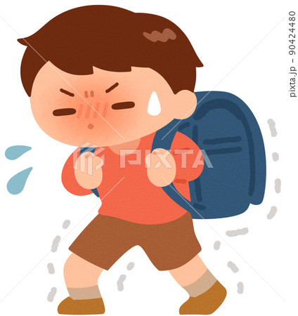 重いランドセルを背負う男の子 90424480