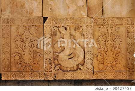 シルクロード イラン マクー アルメニア正教 聖タダウス修道院外壁のレリーフ シルクロード イラン マクー アルメニア正教 聖タダウス修道院外壁のレリーフ 90427457