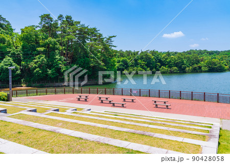 鞍ケ池公園、緑あふれる風景〈愛知県豊田市〉 鞍ケ池公園、緑あふれる風景〈愛知県豊田市〉 90428058