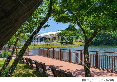鞍ケ池公園、緑あふれる風景〈愛知県豊田市〉 90428286