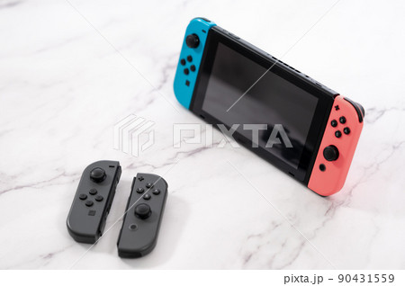 ゲーム機 -白背景- ゲーム機 -白背景- 90431559