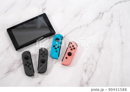 ゲーム機 -白背景- ゲーム機 -白背景- 90431588
