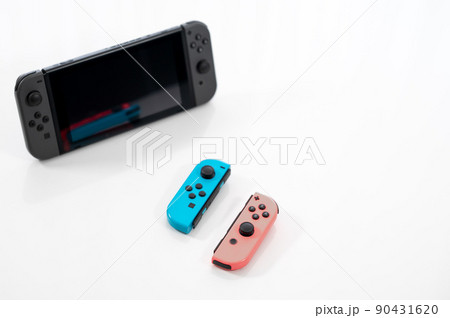 ゲーム機 -白背景- ゲーム機 -白背景- 90431620
