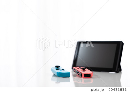 ゲーム機 -白背景- ゲーム機 -白背景- 90431651