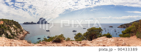 Cola d'Hort and two small rocky islands Es Vedra and Es Vedranell. Ibiza, Balearic Islands, Spain Cola d'Hort and two small rocky islands Es Vedra and Es Vedranell. Ibiza, Balearic Islands, Spain 90433389