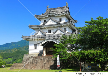 【愛媛県】晴天下の宇和島城天守閣 【愛媛県】晴天下の宇和島城天守閣 90434438