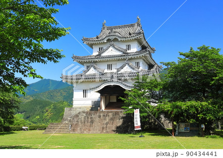 【愛媛県】晴天下の宇和島城天守閣 【愛媛県】晴天下の宇和島城天守閣 90434441
