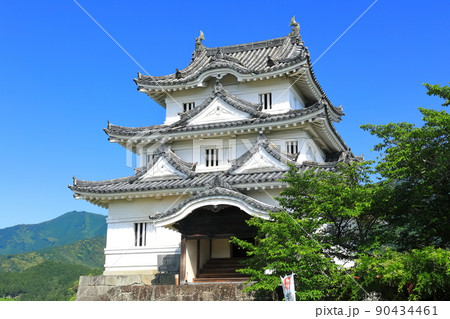 【愛媛県】晴天下の宇和島城天守閣 【愛媛県】晴天下の宇和島城天守閣 90434461