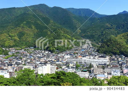 【愛媛県】宇和島城から見た宇和島市街地 90434483