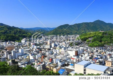 【愛媛県】宇和島城から見た宇和島市街地 90434484