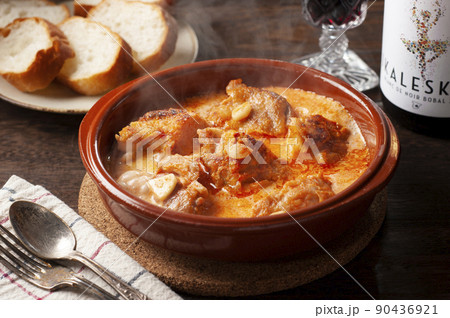 ジョージア料理鶏肉を味わうシュクメルリ ジョージア料理鶏肉を味わうシュクメルリ 90436921