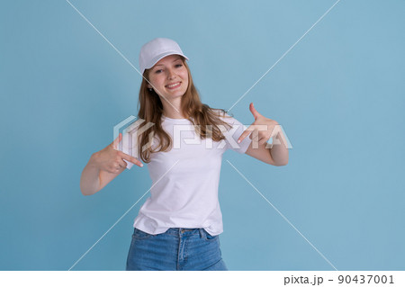 Young caucasian girl in delivery uniform and white cap looks confident 90437001