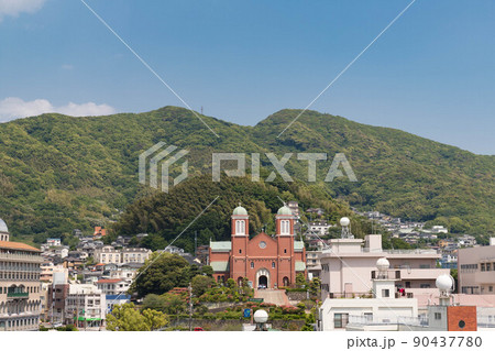 平和公園から見た新緑の浦上天主堂 90437780
