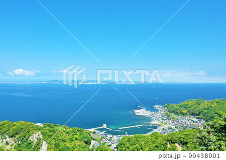 千葉県 青空と青い海の房総半島(鋸山からの展望) 千葉県 青空と青い海の房総半島(鋸山からの展望) 90438001