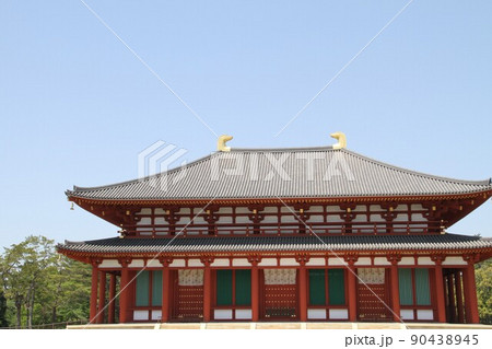 若葉薫る奈良興福寺の風景 若葉薫る奈良興福寺の風景 90438945