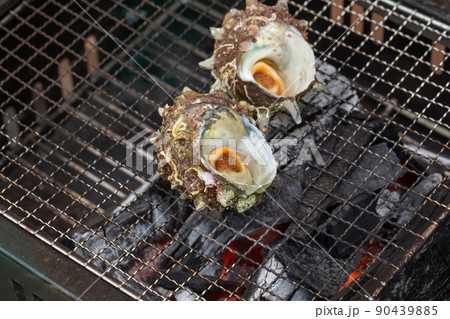 サザエの壷焼き Turban shell サザエの壷焼き Turban shell 90439885