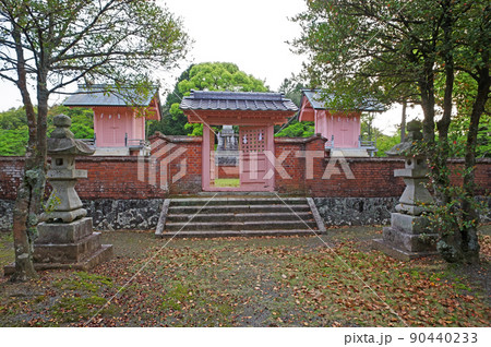 福岡県豊前市の天地山公園にある甲神社ピンク色の社 90440233