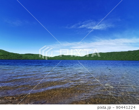 青空と湖面 青空と湖面 90441224