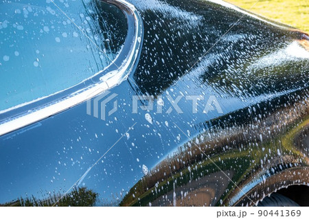 car detailer washing auto with soap 90441369