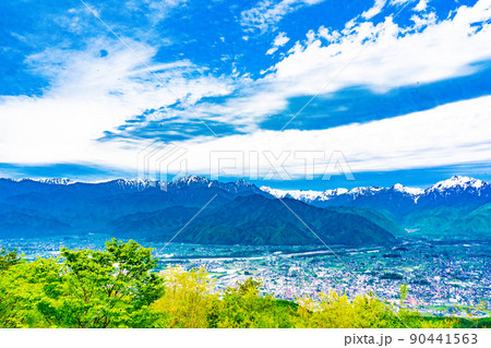 鷹狩山展望台から見る大町市の風景 鷹狩山展望台から見る大町市の風景 90441563