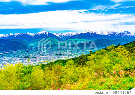 鷹狩山展望台から見る大町市の風景 鷹狩山展望台から見る大町市の風景 90441564