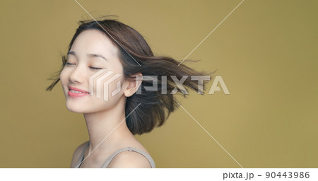女性のヘアケアイメージ 90443986