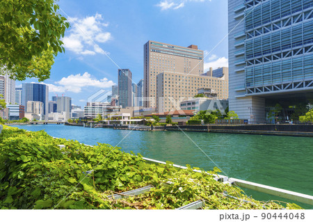 水都大阪 中之島の都市風景 中之島バンクス 新緑の季節 水都大阪 中之島の都市風景 中之島バンクス 新緑の季節 90444048