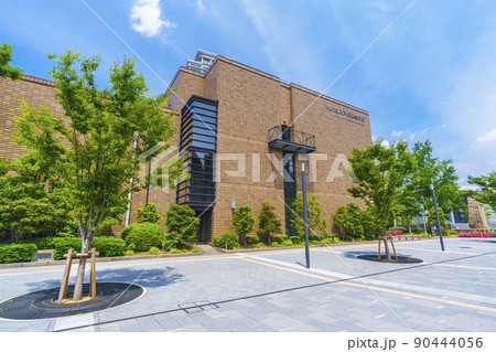 大阪市立東洋陶磁美術館　新緑の季節 90444056