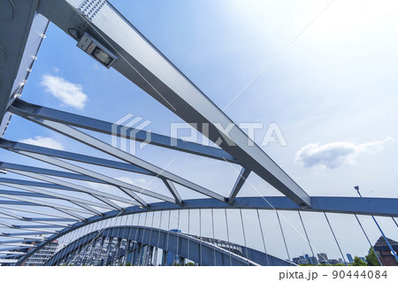 大阪市の大川に架けられた銀橋（桜宮橋） 90444084