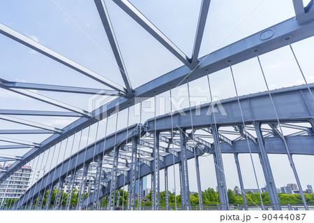 大阪市の大川に架けられた銀橋(桜宮橋) 大阪市の大川に架けられた銀橋(桜宮橋) 90444087