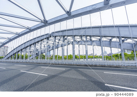 大阪市の大川に架けられた銀橋（桜宮橋） 90444089