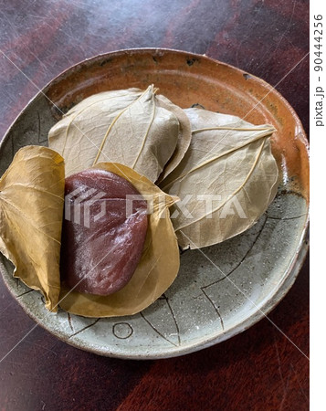 鹿児島県の郷土菓子 かからん団子 かからん葉包みの蒸し餅 90444256