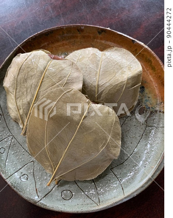 鹿児島県の郷土菓子 かからん団子 九州の伝統蒸し餅 鹿児島県の郷土菓子 かからん団子 九州の伝統蒸し餅 90444272