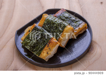 醬油でからめた磯辺餅 90444909