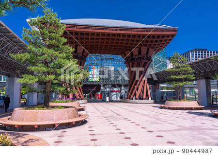 《石川県》金沢駅の鼓門・金沢の玄関口 《石川県》金沢駅の鼓門・金沢の玄関口 90444987
