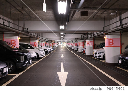 地下駐車場 90445401