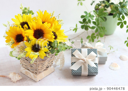 ひまわりのギフトアレンジ ひまわりのギフトアレンジ 90446478