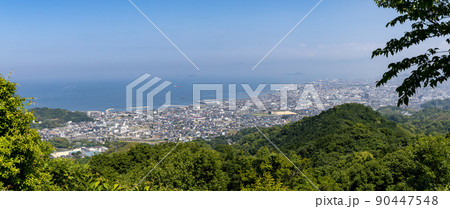 近見山展望台付近から見た今治市街(愛媛県今治市) 近見山展望台付近から見た今治市街(愛媛県今治市) 90447548